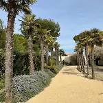 Maisonnette Proche De La Mer, Calme Avec Parking Апартаменты *