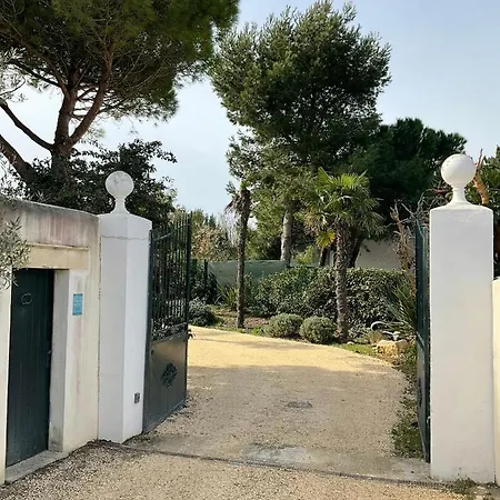 Maisonnette Proche De La Mer, Calme Avec Parking *