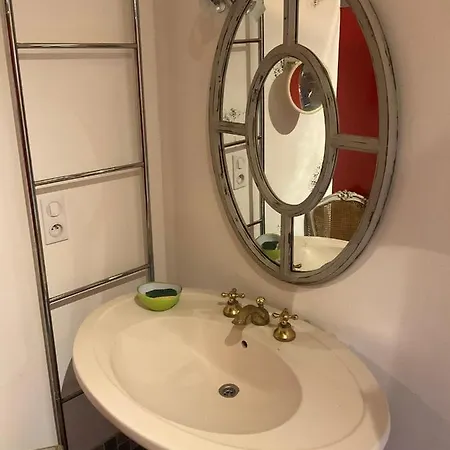 Maisonnette Proche De La Mer, Calme Avec Parking